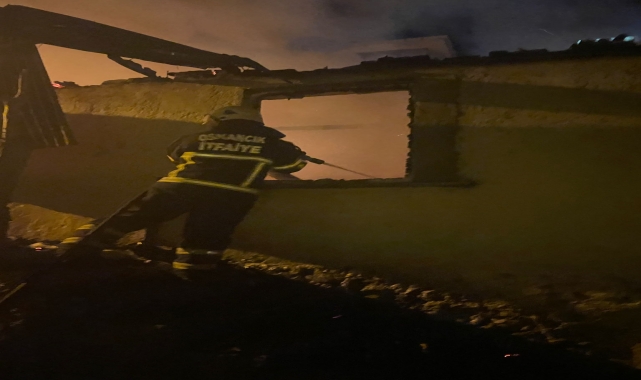 Çorum'da yanan ev kullanılamaz hale geldi