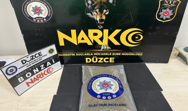 Düzce'de Yunus Timleri'ni görünce yanındaki sentetik uyuşturucuyu bırakıp kaçan şüpheli yakalandı