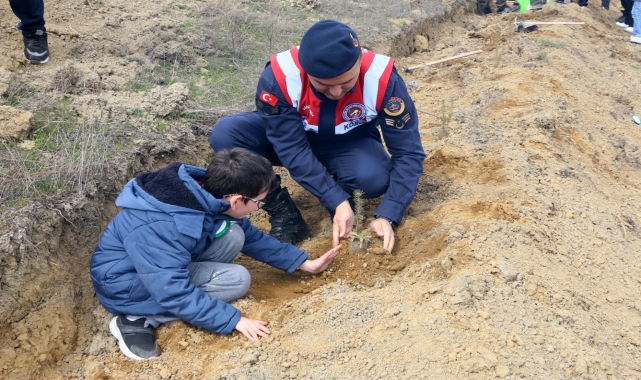 Karabük'te 3 bin 500 fidan toprakla buluşturuldu