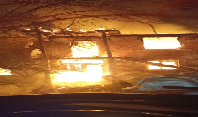 Sinop'ta iki katlı evde çıkan yangın söndürüldü