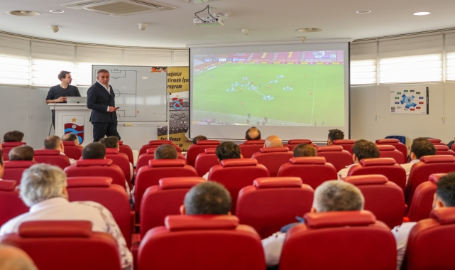 Trabzonspor Teknik Direktörü Abdullah Avcı, akademi antrenörleri ile bir araya geldi: