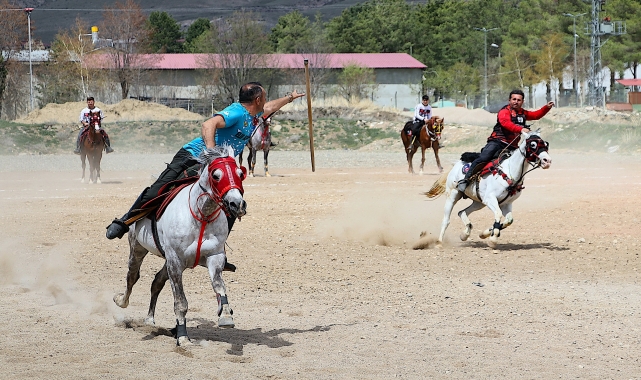 Bayburt'ta ata sporu cirit gösterisi yapıldı
