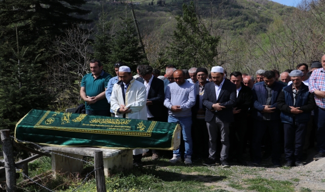 Beşiktaş'taki gece kulübü yangınında ölen 2 kişi Kastamonu'da defnedildi