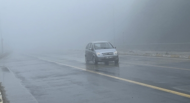 Bolu Dağı'nda sis ve sağanak ulaşımı etkiledi