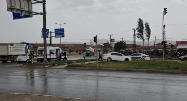 Çorum’da hafif ticari araç ile otomobil çarpıştı, 4 kişi yaralandı