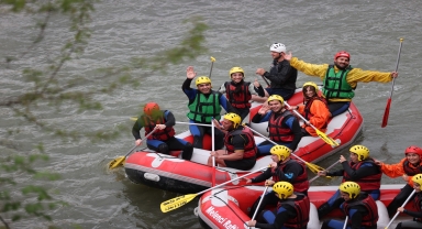 Düzce protokolü, Melen Çayı'nda rafting yaptı
