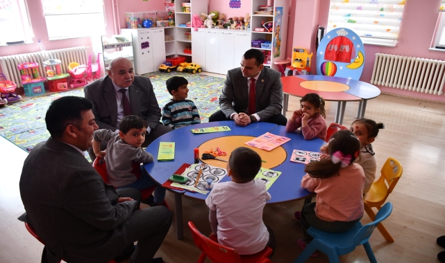 Gümüşhacıköy Kaymakamı Büyükkaymakcı'dan okul ziyareti