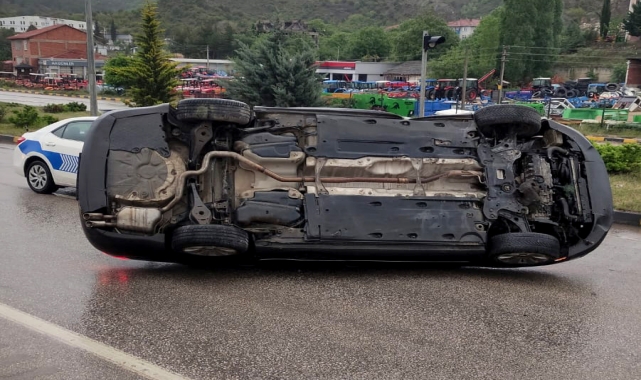 Karabük'te devrilen otomobildeki 3 kişi yaralandı