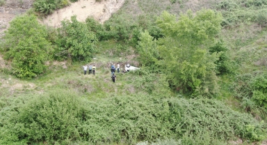 Karabük'te şarampole devrilen otomobilin sürücüsü kazayı yara almadan atlattı