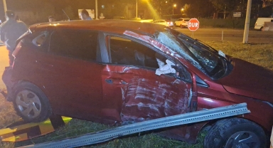 Samsun'da çarpışan iki otomobilin sürücüleri yaralandı