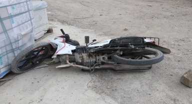 Taşova'da devrilen motosikletteki 2 kişi yaralandı