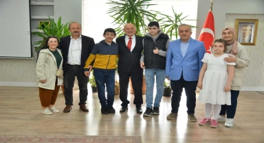Terme Belediye Başkanı Kul'a özel öğrencilerden ziyaret