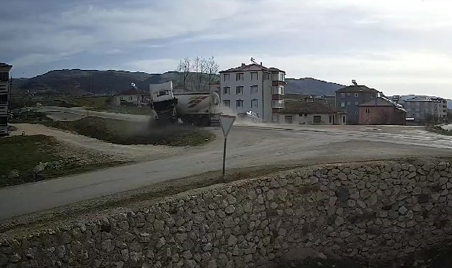 Tokat'ta beton mikseri ile otomobil çarpıştı, 4 kişi yaralandı