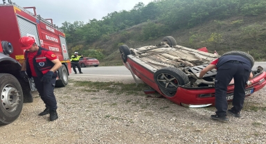 Tokat'ta devrilen otomobildeki 5 kişi yaralandı