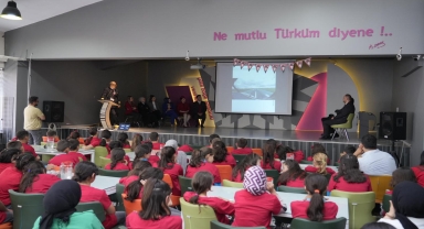 Türk Hava Yolları uçuş ekibi yatılı bölge ortaokulu öğrencileriyle buluştu