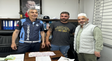 Artvin'de yolda bulunan para sahibine teslim edildi
