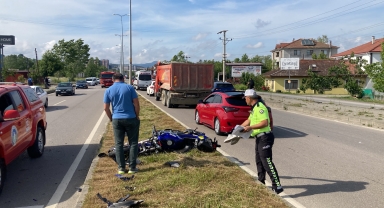 Bartın'da minibüsle çarpışan motosikletin sürücüsü yaralandı