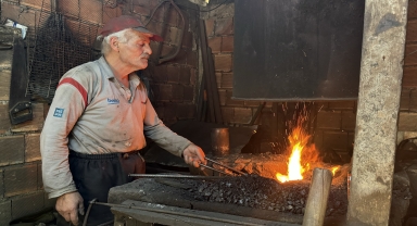 Çocuk yaşta başına geçtiği demir ocağında 50 yılı geride bıraktı