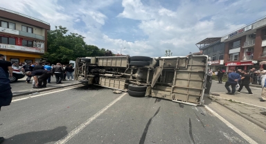 Düzce'de midibüs ile cipin çarpıştığı kazada 7 kişi yaralandı