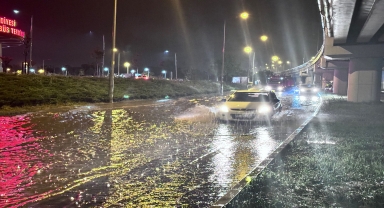 Düzce'de sağanak ve kuvvetli rüzgar etkili oldu