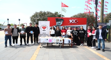 Giresun'da lise öğrencileri vatandaşları kitap okumaya teşvik etti