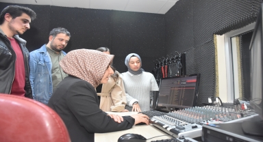 Gümüşhane Üniversitesi öğrencileri, Kampüs FM'de mesleki tecrübe kazanıyor