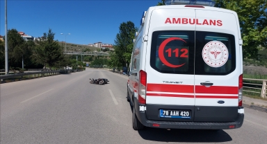 Karabük'te devrilen motosikletteki 2 kişi yaralandı