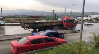Karabük'te üç aracın karıştığı kazada 1 kişi yaralandı