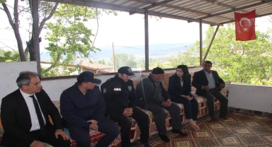 Kaymakam Erdoğan'dan şehit ailesine ziyaret