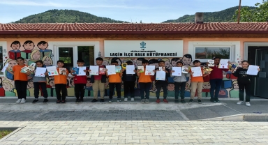 Laçin'de öğrenciler annelerine mektup yazarak kitap okumalarını istedi