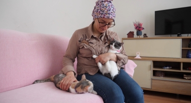Ortahisar Belediye Başkanı Kaya'nın çağrısından etkilenerek 2 kedi sahiplendi