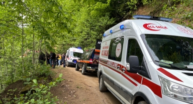 Rize'de uçuruma yuvarlanan otomobildeki 1 kişi öldü, 4 kişi yaralandı