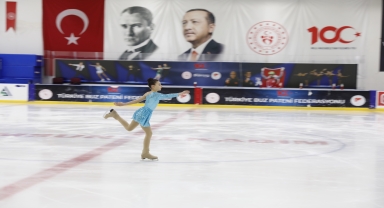 Samsun'da artistik buz pateni sporcuları, 19 Mayıs'a hazırlanıyor