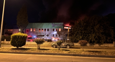 Samsun'da yatak fabrikasında yangın çıktı