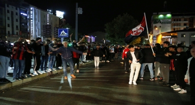 TFF 2. Lig play-off maçının ardından kente dönen Kastamonuspor'u taraftarlar karşıladı