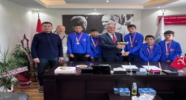 Tokat'ta birinci olan bocce takımından Belediye Başkanı Özgür'e ziyaret
