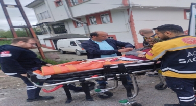 Tokat'ta depremzede yatalak yaşlı kadın ve ailesi öğretmenevine yerleştirildi
