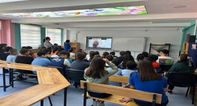 Tokat'ta ortaokulda çevrim içi söyleşi yapıldı