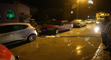 Tokat'ta sağanak nedeniyle binaların giriş ve bodrum katlarını su bastı