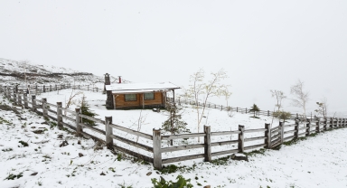 Trabzon yaylaları mayısta beyaza büründü