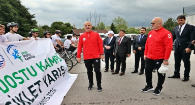 YÖK Başkanı Özvar, milli sporcularla birlikte