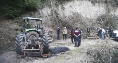 Zonguldak'ta devrilen traktörün sürücüsü öldü