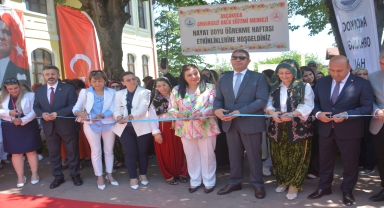 Akçakoca Halk Eğitim Merkezi kursiyerleri yıl sonu sergisi açtı
