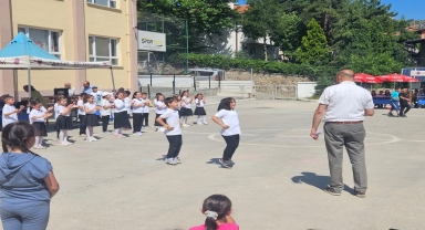 Bayat'ta ilkokul öğrencileri yıl sonu şenliği düzenledi
