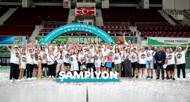 Bölgesel ligde şampiyon olan Trabzonspor Basketbol A Takımı kupasını aldı