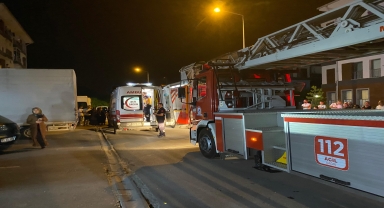 Düzce'de merdiven boşluğunda yanan kartonlardan çıkan dumandan 7 kişi etkilendi