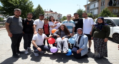 Futbol antrenörü ve sporcularından engelli Nurcan'a