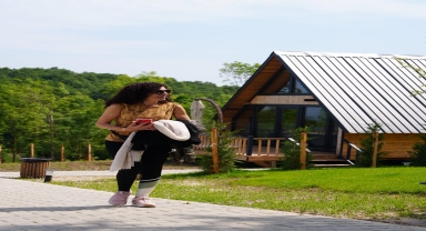 Güney Amerikalı turistler, Düzce'de Aydınpınar Şelalesi Tabiat Parkı'nı gezdi