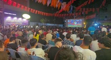 Sakarya, Karabük ve Düzce'de vatandaşlar, milli maç heyecanını dev ekranların başında yaşadı