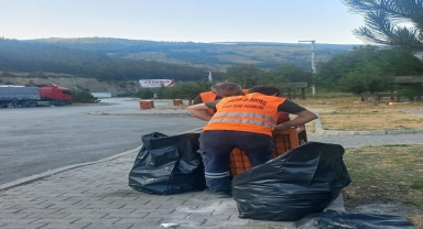 Samsun'da bayram sonrası kara yolları çevresinde temizlik çalışması yapıldı